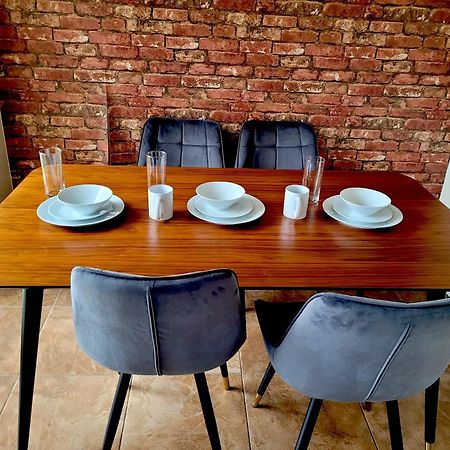 Glasgow Central - Entire House - Free Parking , Free Super Fast Wifi , Private Garden & Parking Security Екстер'єр фото