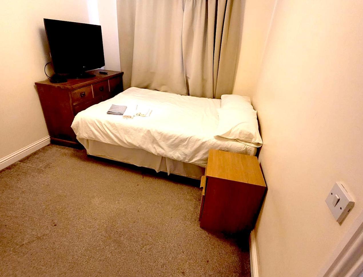 Glasgow Central - Entire House - Free Parking , Free Super Fast Wifi , Private Garden & Parking Security Екстер'єр фото